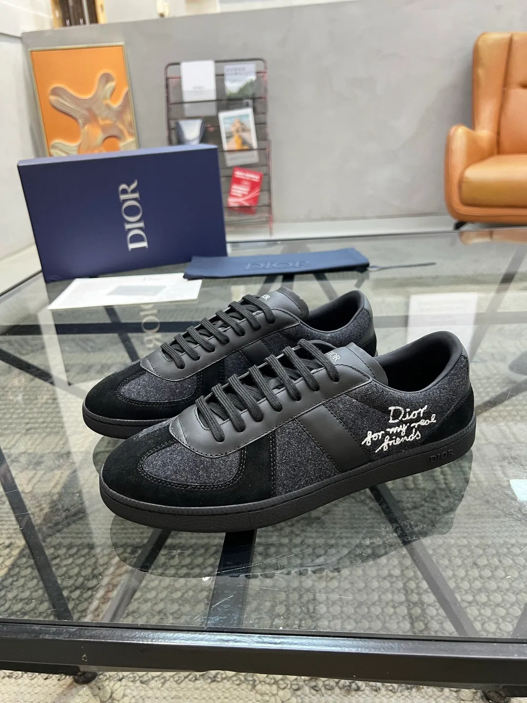 Men's Men's Shoes 💰420【New Style】🍿🍿𝐃𝐢𝐨* — Dior. Dior's new casual sneakers define your fashionable pace. They boldly use innovative technological fabrics to create a futuristic silhouette. The light and breathable mesh material, combined with the unique texture coating process, presents a refreshing visual effect, as if it is a fashion item from the future world. Whether paired with casual outfits or mixed with formal looks, the Dio* D-Sketch sneakers are effortless and add a touch of futuristic style to your overall look. From the streets to the catwalk, it is your indispensable fashion tool. The upper is made of high-tech mesh material, which is light and breathable and fits your feet like a second skin, keeping you dry and comfortable even in the hot summer. The delicate mesh structure gives the shoes a unique visual effect and displays a futuristic aesthetic. Code number: 39-44 (38, 45 customized)